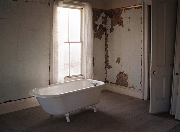 Laura Nash, Tub, Upstate New York, 2006