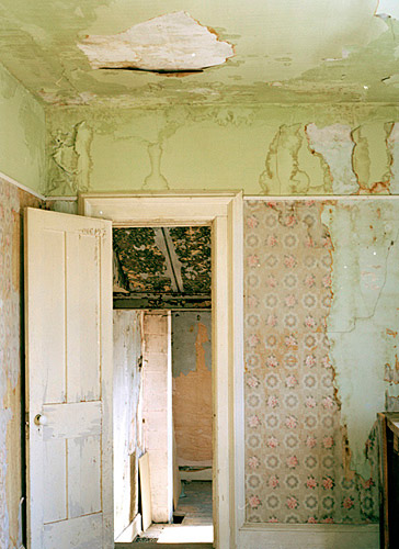 Laura Nash, Door, Upstate New York, 2006